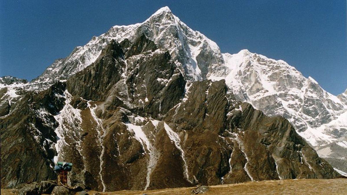 FAQs: About Lobuche Peak Climbing