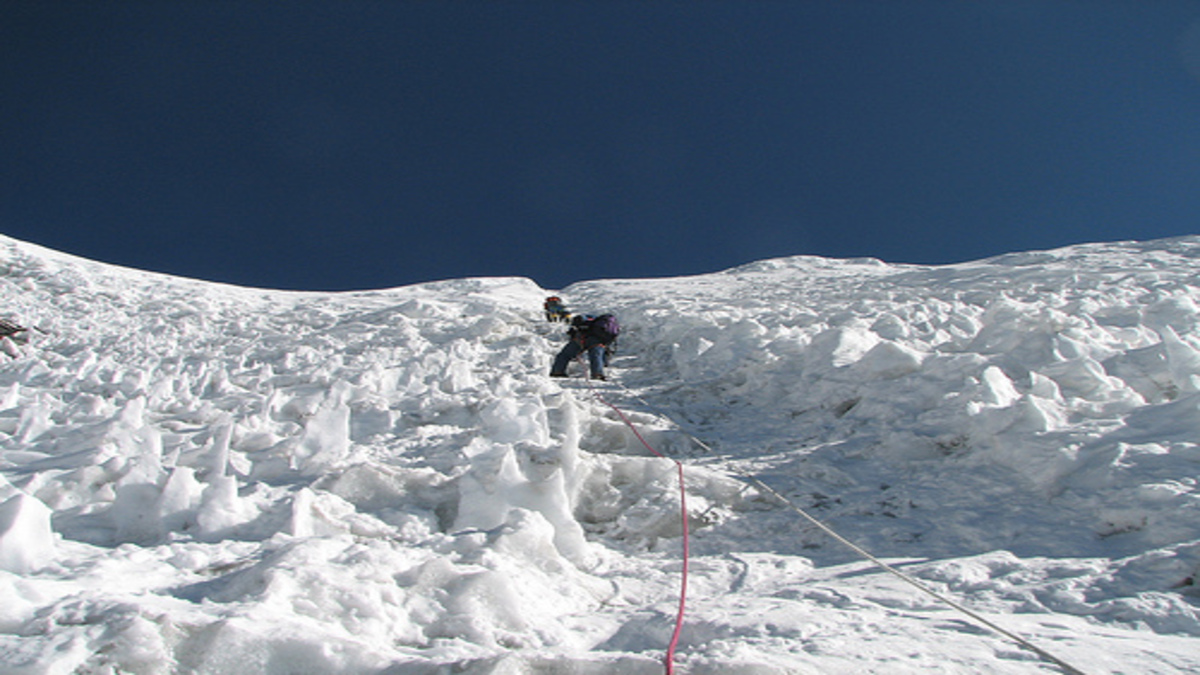 Island Peak vs Mera Peak