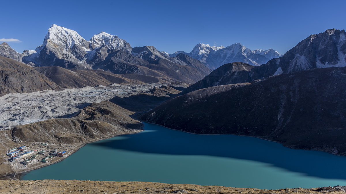 Everest Three Passes Trek vs Everest Base Camp Trek